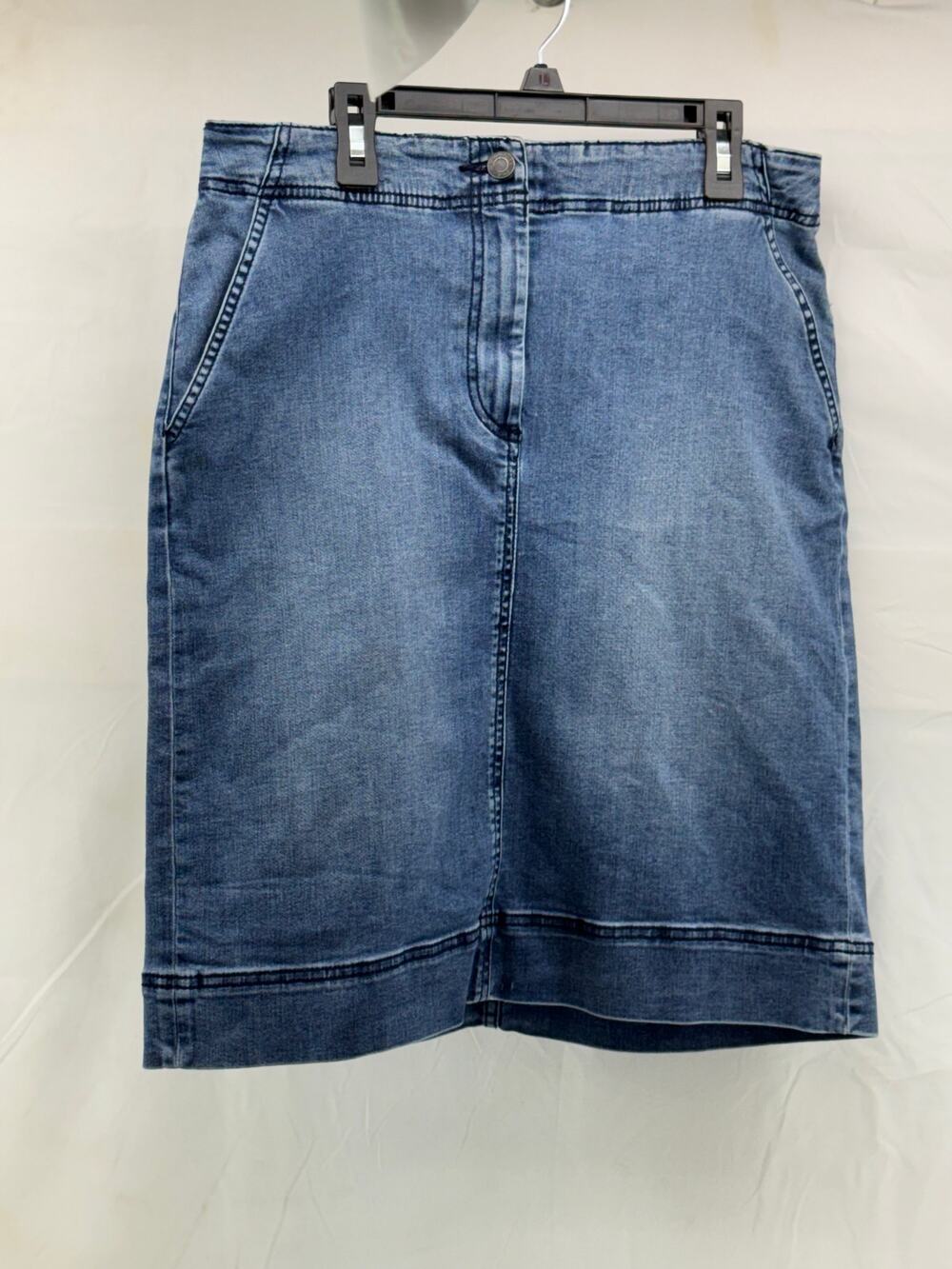 Talbots size 6 denim/ jean pencil skirt